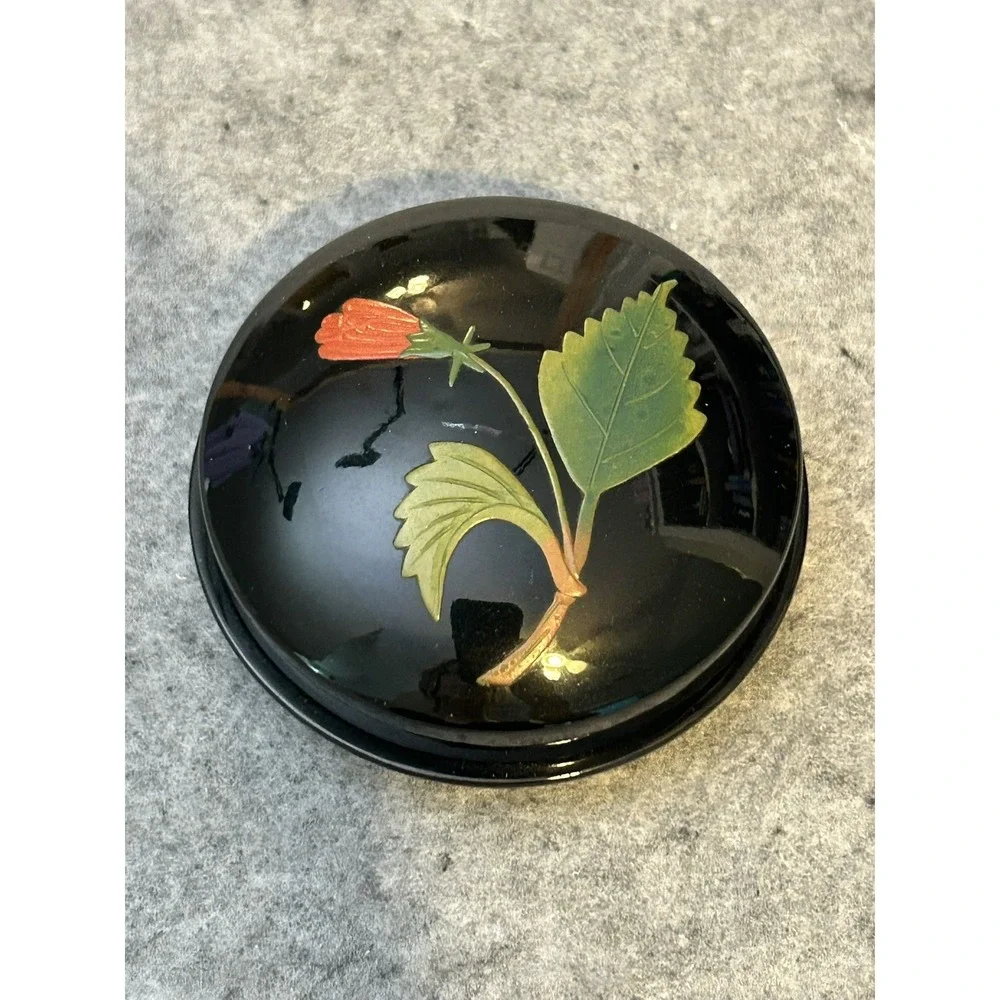 Vintage Japanese Wooden round lid trinket box Ryukyu Lacquer Ware, Flower